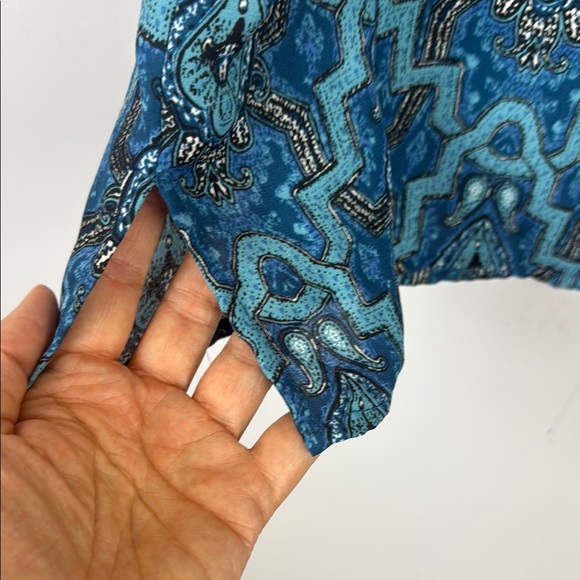 Violet & Claire Blue and Black Damask Patterned Blouse with 3/4 Sleeves Size 1X - Picture 7 of 11